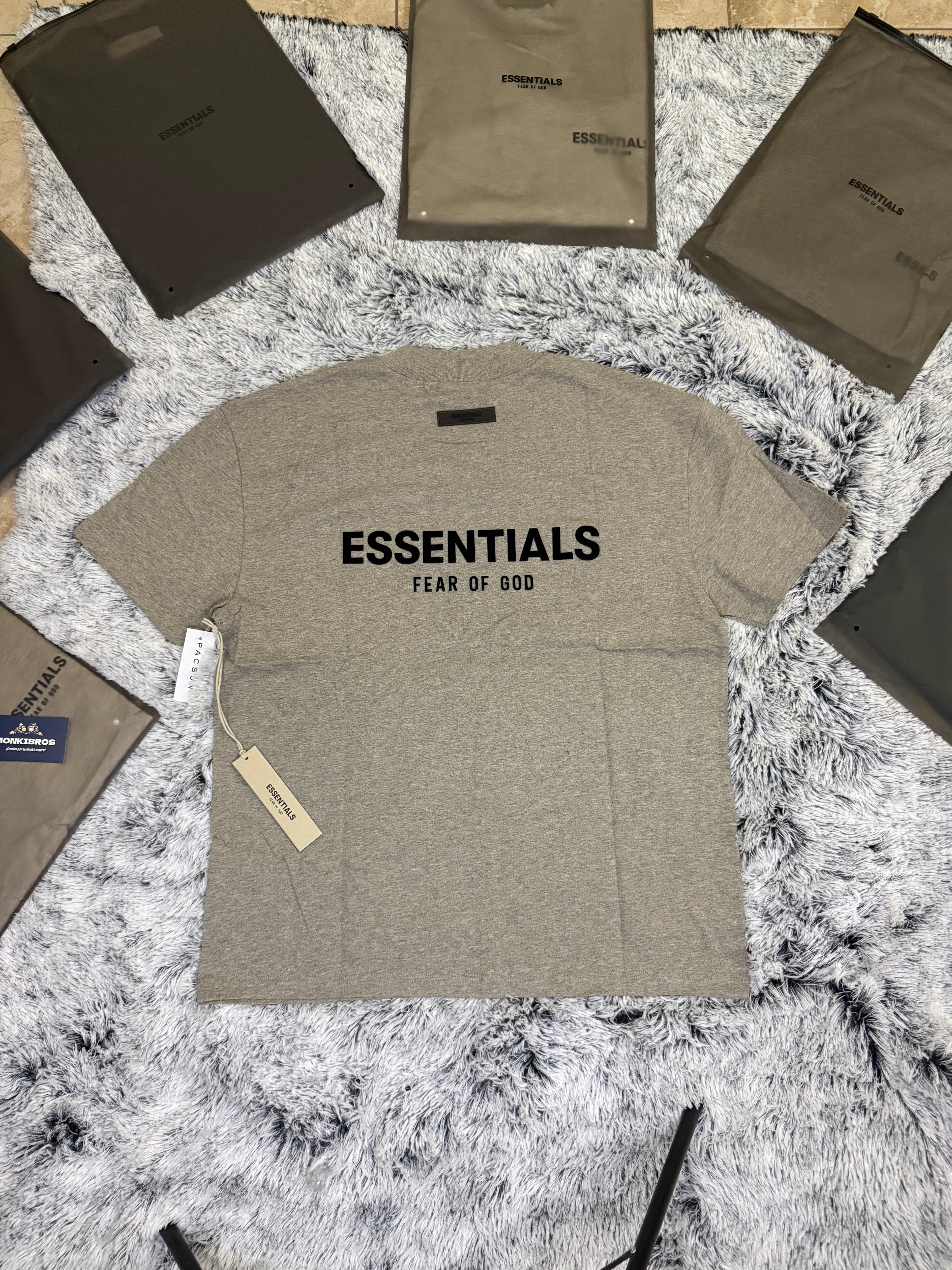 Playera Essentials